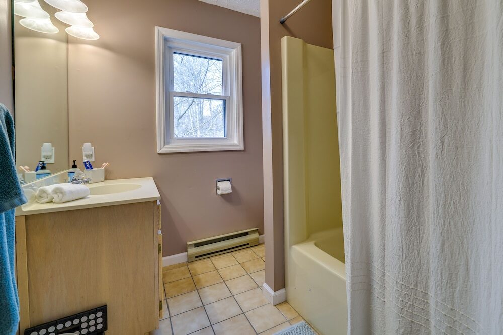 Lovely Poconos Cabin with Resort Amenities - photo 10