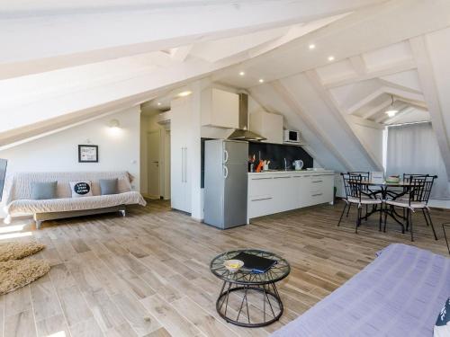 Apartments Life Two Bedroom Apartment with Balcony and Sea View