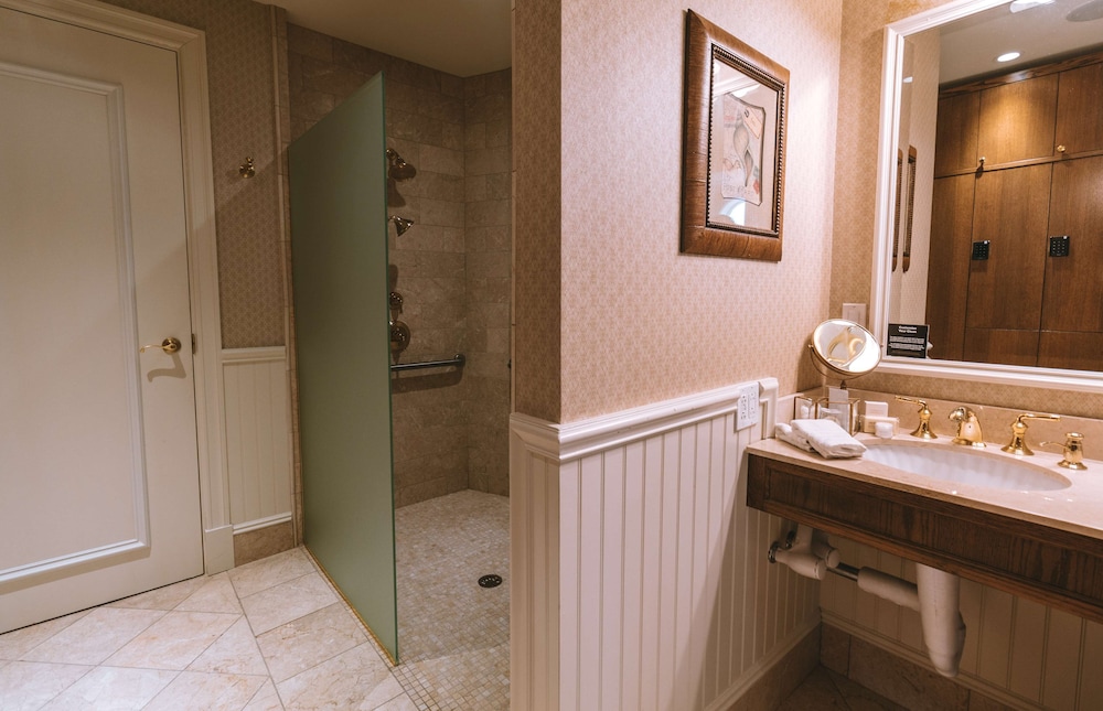 Madison Beach Hotel - photo 42