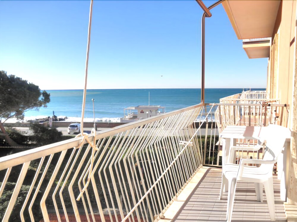 Bellissima Vista Mare - carbon neutral hotel in Levanto