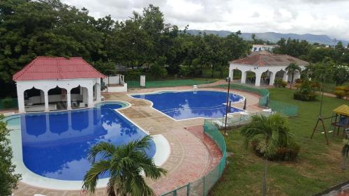 Condominio Santa Hagia Sofia Casa y 2 apartamentos — 4-Star Luxury Hotel in Flandes, Colombia