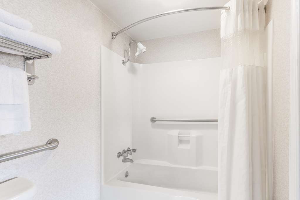 Ramada Limited Norfolk - photo 12