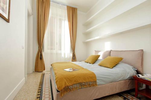 Elegant Apartment In The Heart Of Rome Navona Area — 4-Star Luxury Hotel in Rome, Italy