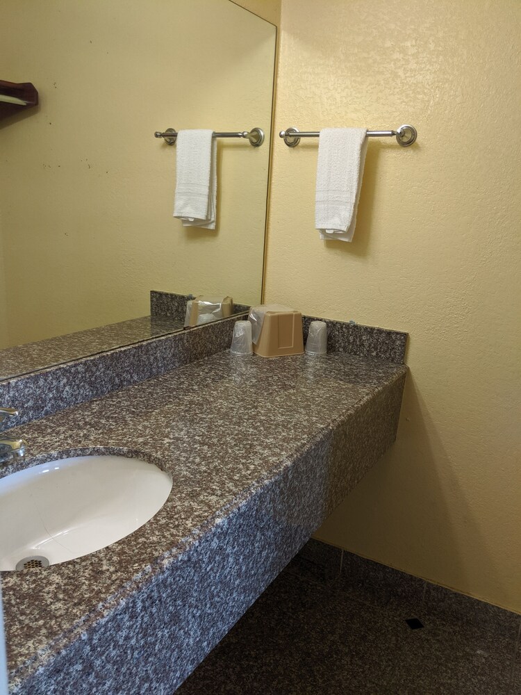 Lake Houma Inn - photo 12