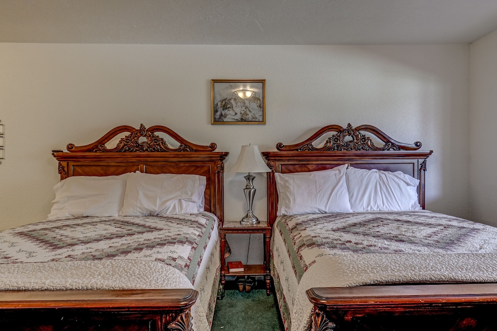 The Snuggle Inn - photo 8