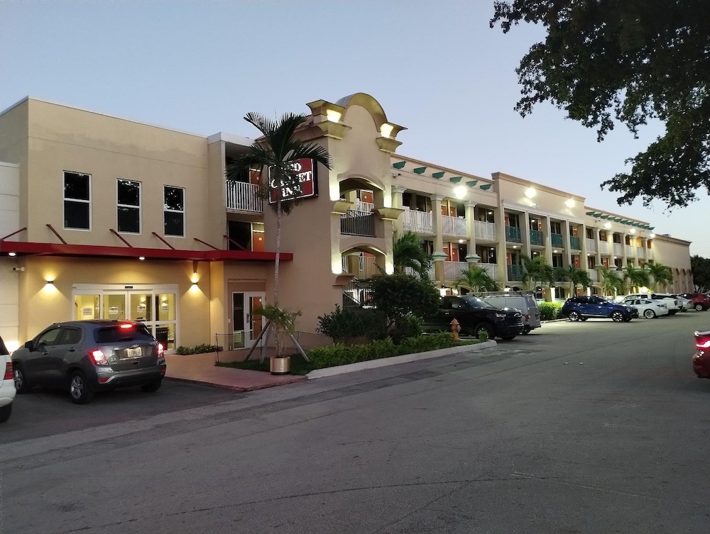 Red Carpet Inn Airport and Cruise Port Hotel Fort Lauderdale - photo 25