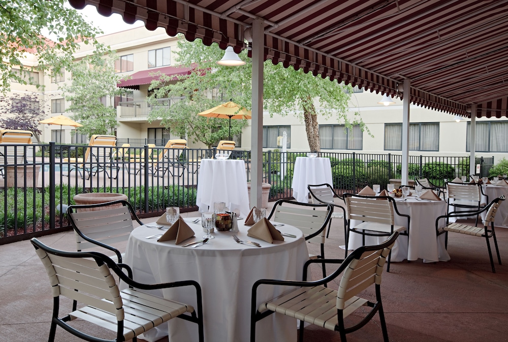 DoubleTree Suites by Hilton Hotel Cincinnati Blue Ash - photo 44