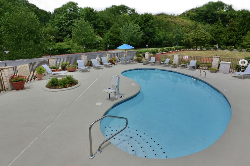Hampton Inn Martinsville - photo 34