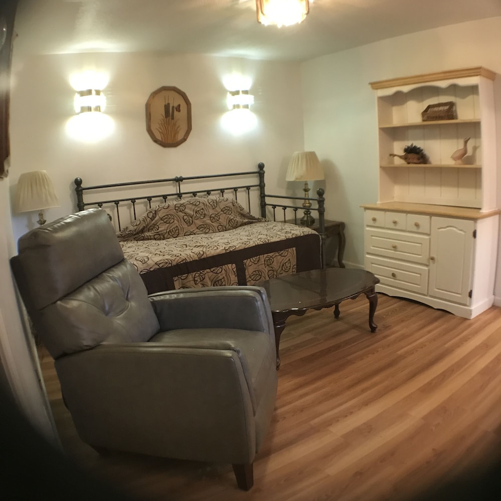 7 Gables Inn & Suites - photo 7