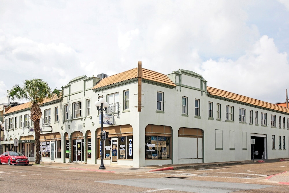 OYO Historic Cameron Hotel Brownsville I 69E - featured photo
