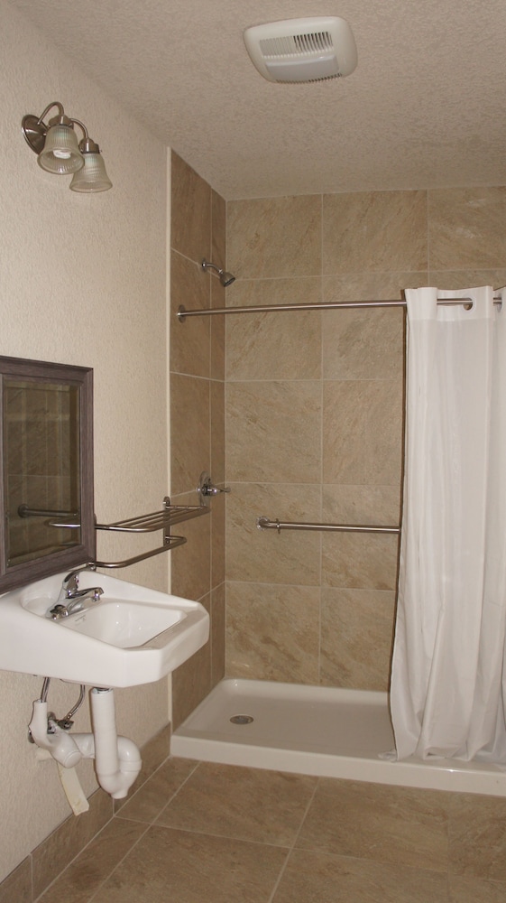 Apple Valley Hotel & Lodge - photo 15