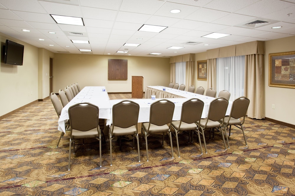 Holiday Inn Express Hotel & Suites Lander by IHG - photo 35