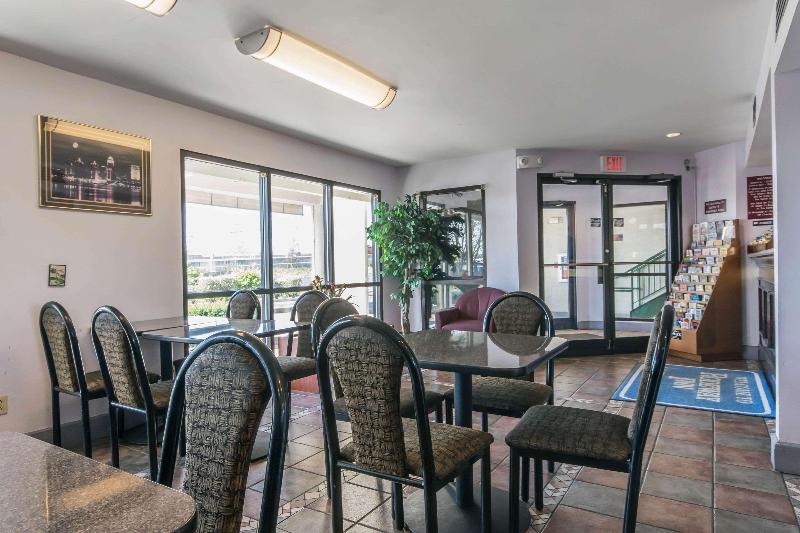 Studio 6 Suites Louisville KY Airport Expo Center - photo 33