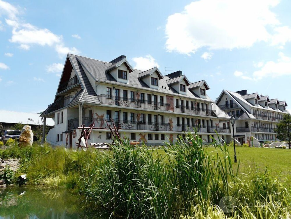 Końska Dolina — 4-Star Luxury Hotel in Uscie Gorlickie, Poland