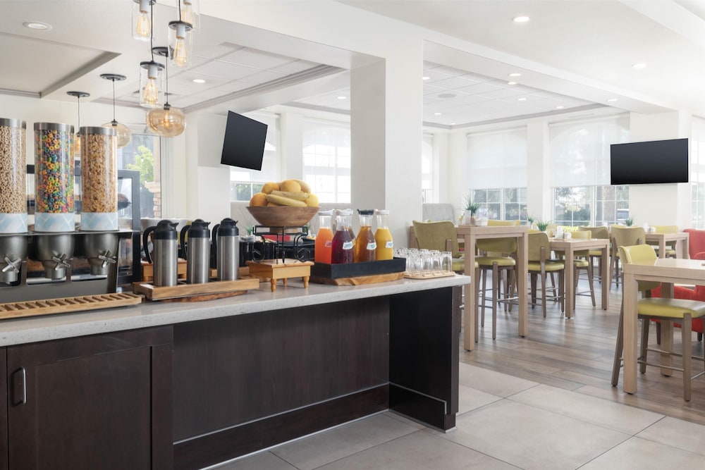 Hilton Garden Inn Ontario Rancho Cucamonga - photo 41