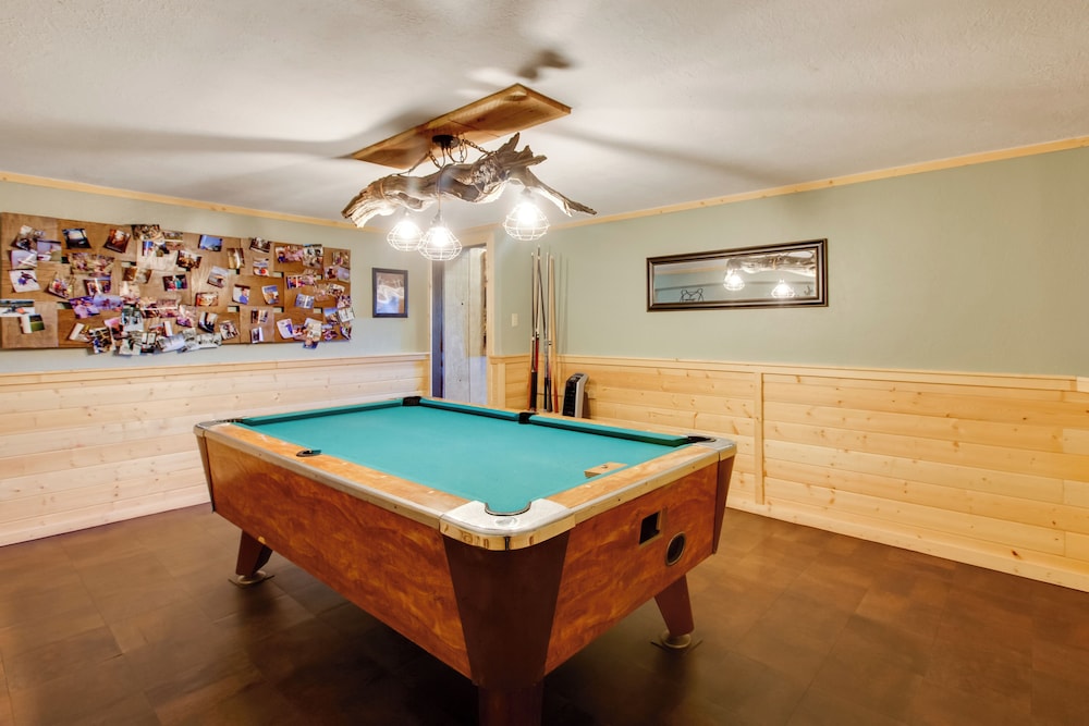 Angel Fire Cabin with Game Room about 4 Mi to Ski Resort - photo 2
