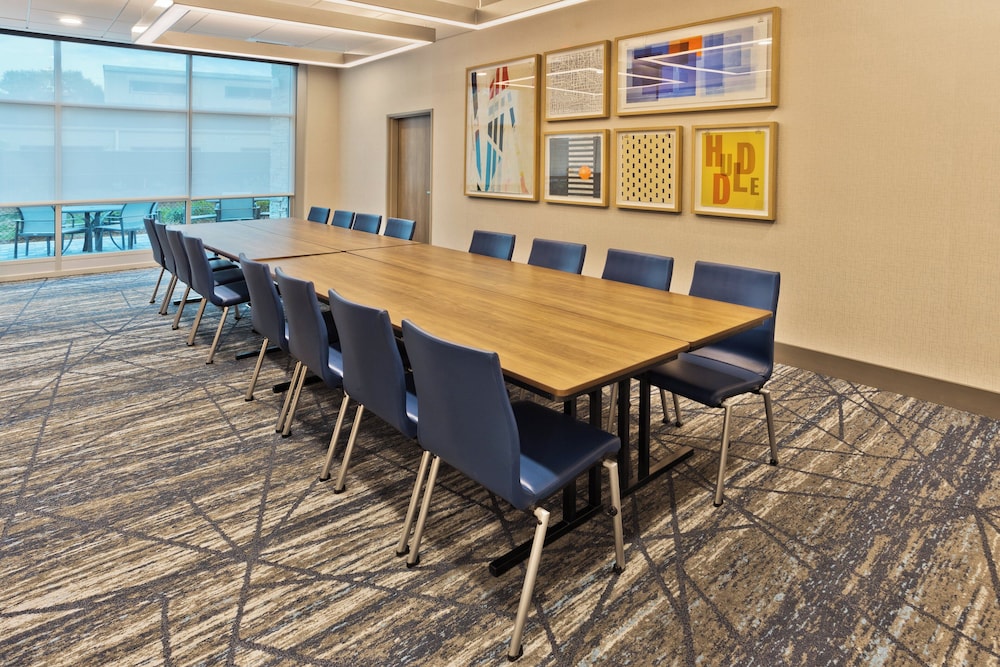 Holiday Inn Express Columbus Northeast - photo 40