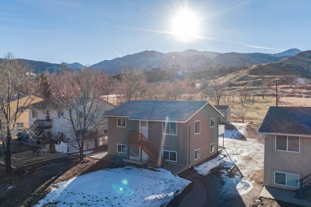 2BR Aptmt Parks Private Deck Mountain Views - photo 49