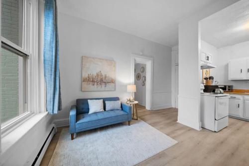 Cozy 1BR with Parking Near UC Zoo Downtown — 4-Star Luxury Hotel in Cincinnati, United States