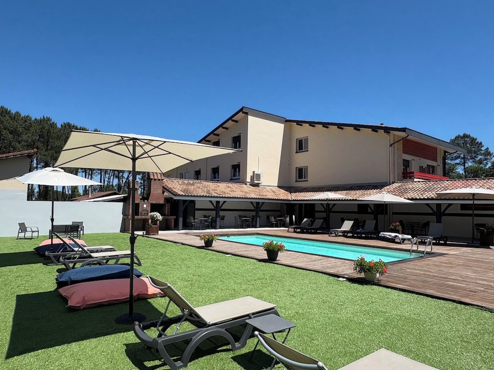 Logis Hôtel Paris Madrid in Biarritz, France