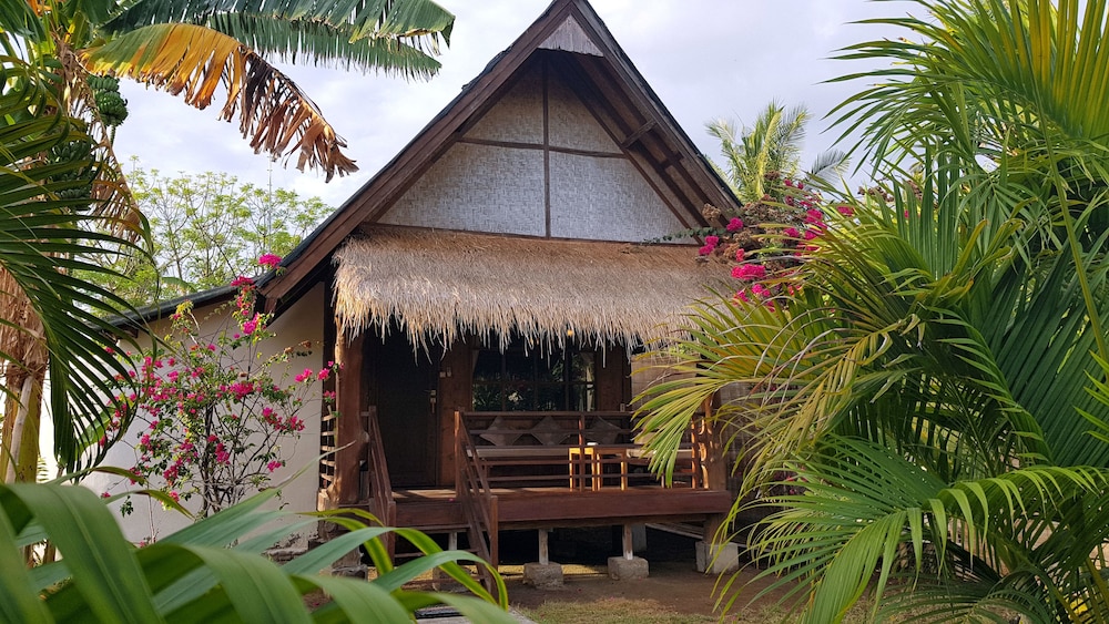 Adeng Adeng Bungalows — hotel in Pemenang