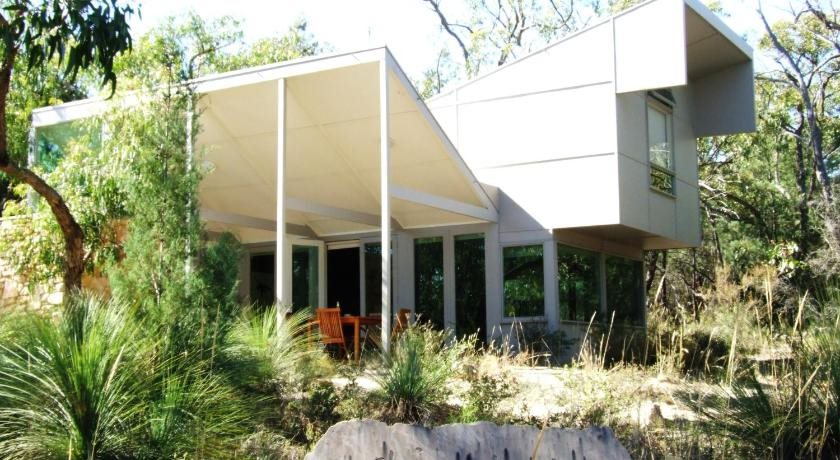 Aquila Eco Lodges — Hamilton