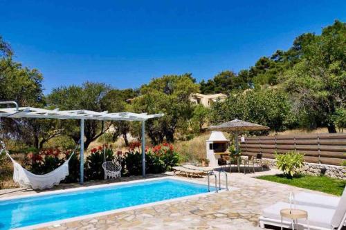 Sea Breeze Apartments n.1 with private pool — 4-Star Luxury Hotel in Lefkada, Greece
