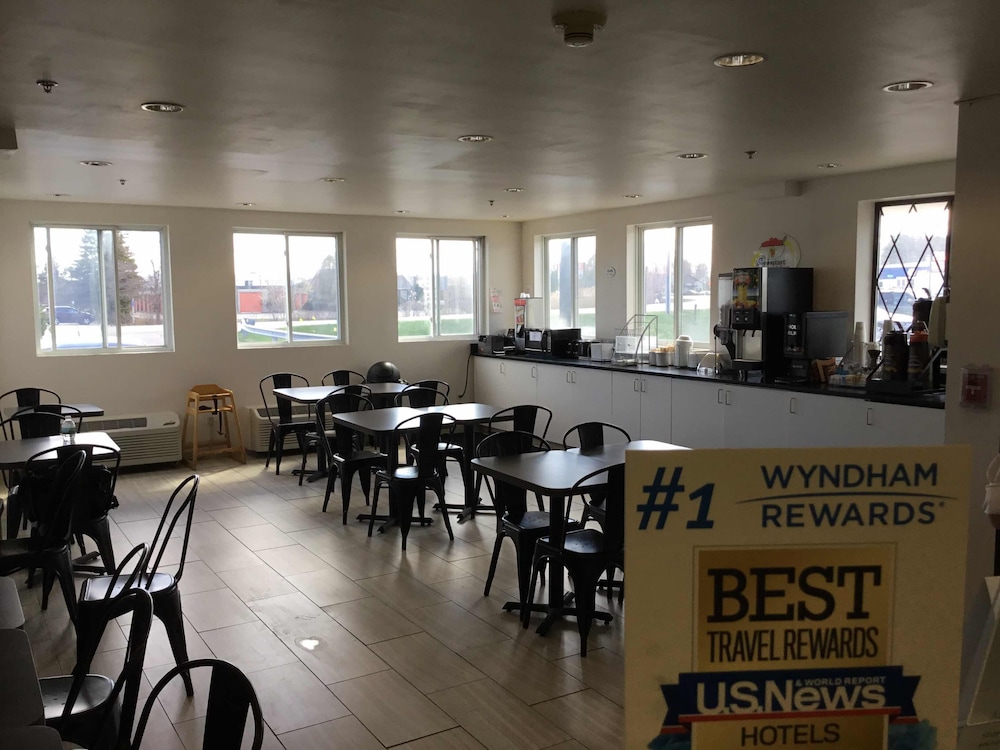Super 8 by Wyndham Portland ME - photo 21