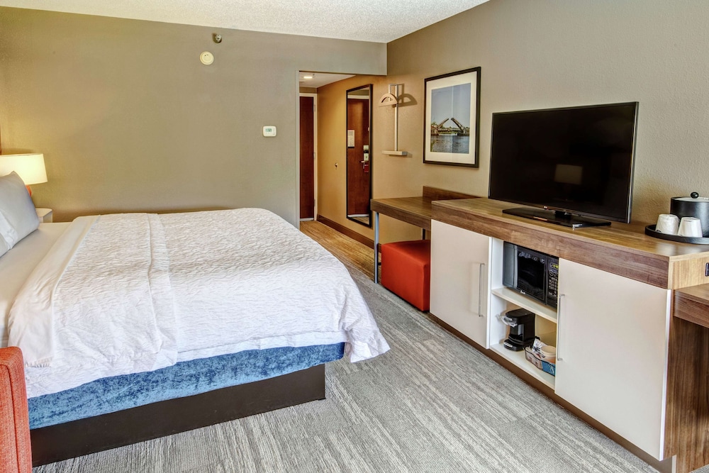 Hampton Inn Elizabeth City - photo 15