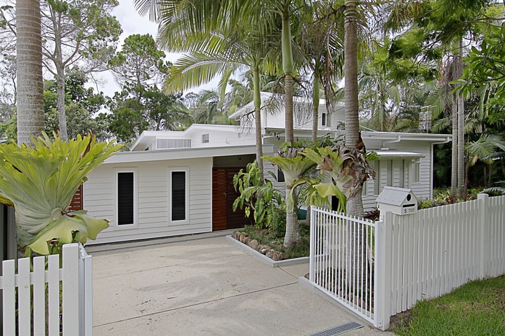 Allure - carbon neutral hotel in Byron Bay