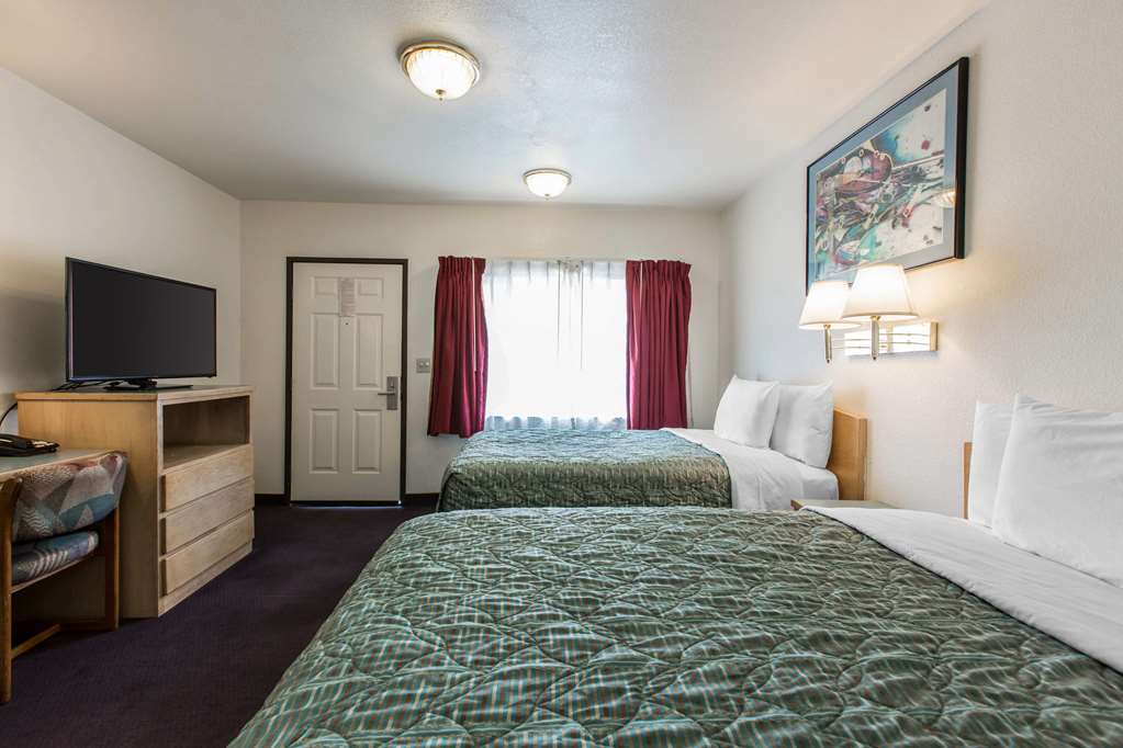Rodeway Inn Beaumont 1 10 - photo 8