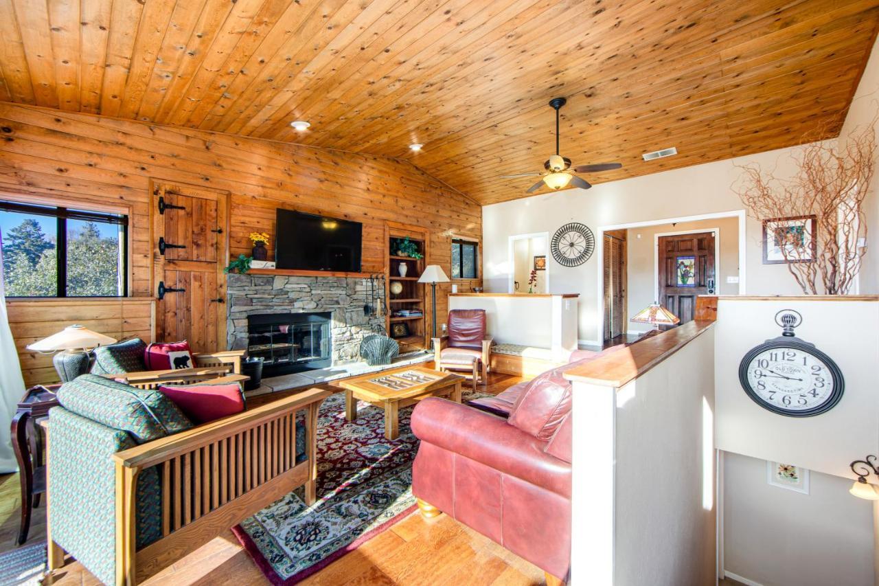 Gregory Getaway in Crestline, United States