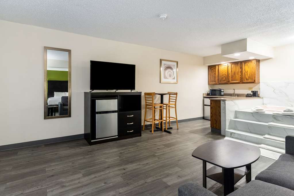 Quality Inn & Suites Vandalia near I 70 and Hwy 51 - photo 30