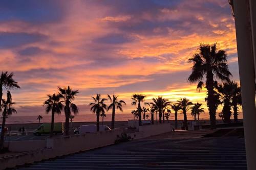 Barcares Village Plage Mer 4 9p Cour 3 Etoil in Le Barcares, France