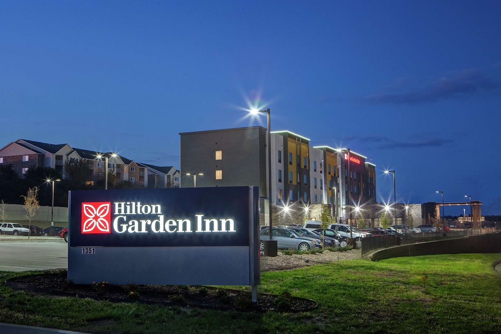 Hilton Garden Inn Topeka - photo 45