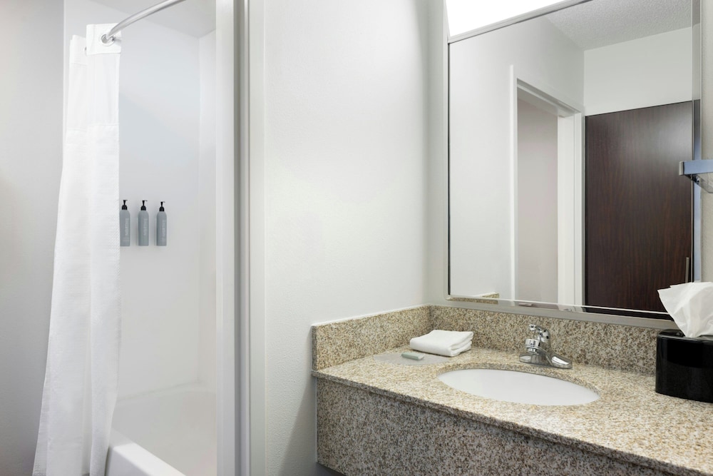 Courtyard by Marriott Springfield Airport - photo 27
