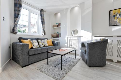 Sea Salt and Serenity 2 bedroom flat in The Mumbles free parking — 4-Star Luxury Hotel in Swansea, United Kingdom