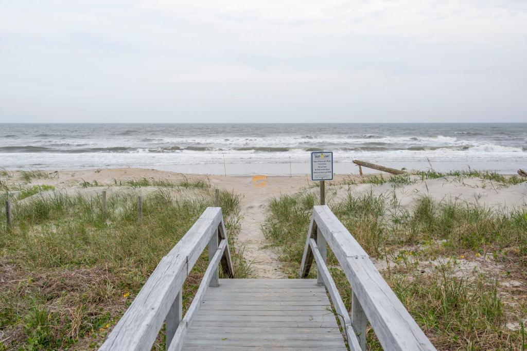 Breezy Oaks by Oak Island Accommodations - photo 4