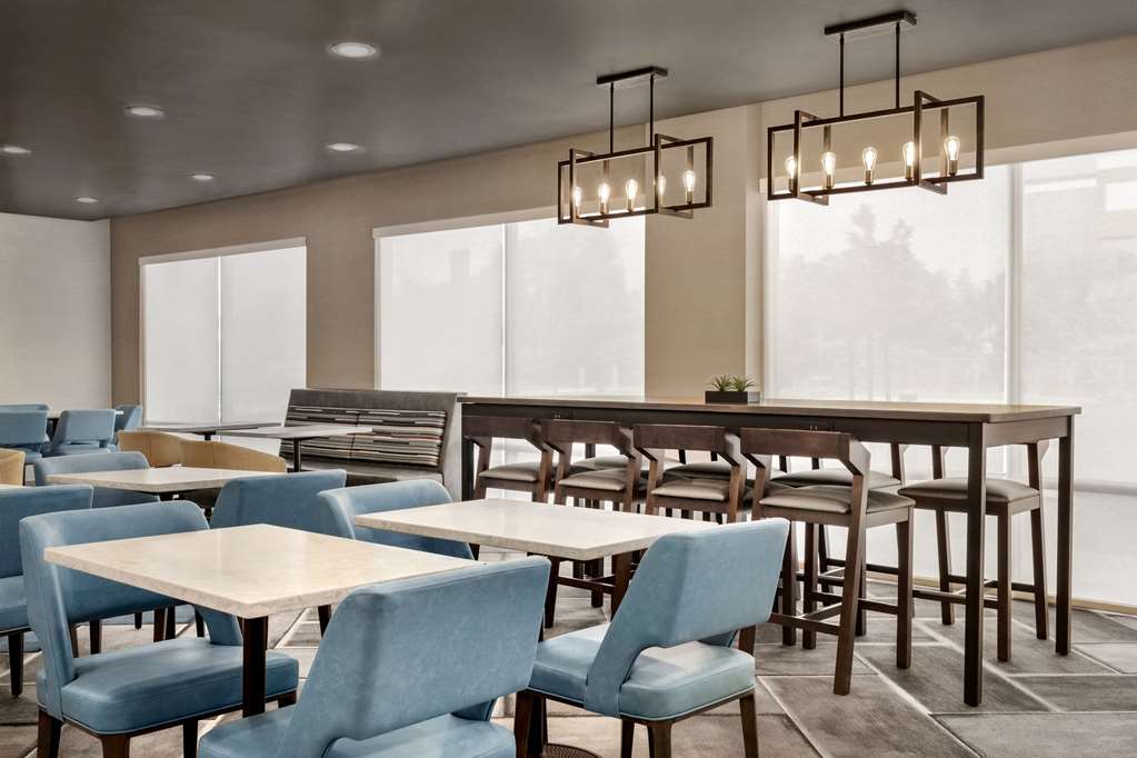 La Quinta Inn & Suites by Wyndham San Bernardino - photo 3