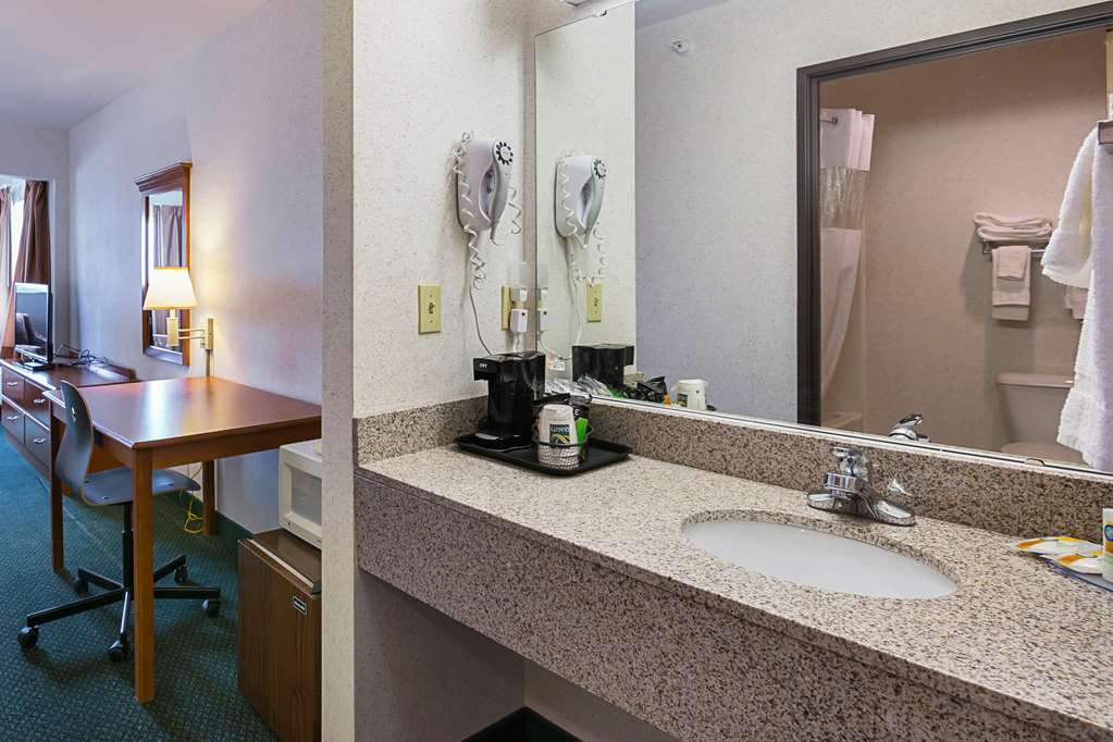 Quality Inn & Suites Belmont Platteville - photo 17