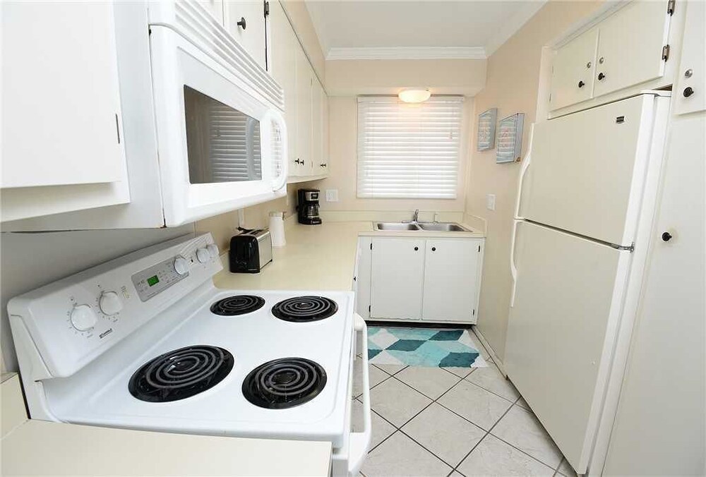 Regency Towers 1013 Two Bedroom Condo - photo 10