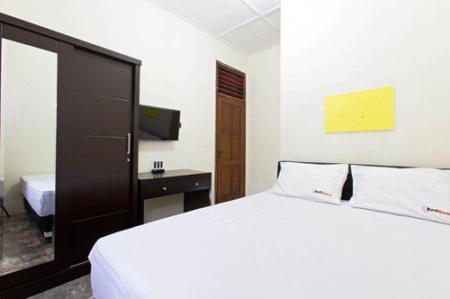 RedDoorz @ Cempaka Putih Barat pet-friendly hotel Jakarta