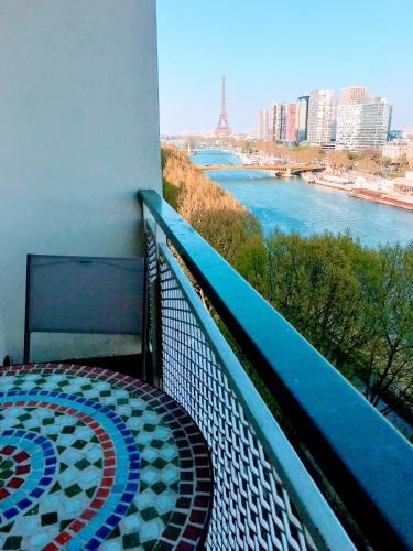 Eiffel Tower Penthouse - carbon neutral hotel in Paris