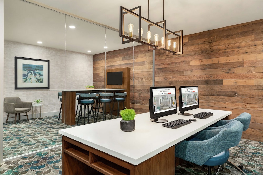 Hilton Garden Inn Seattle Airport - photo 30