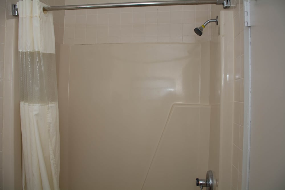 Atlantic Inn & Suites - photo 38