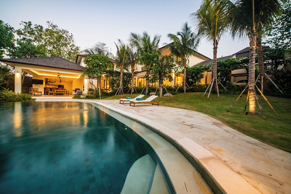 Luxury Bella Vista Villa — 4-Star Luxury Hotel in Bali, Indonesia