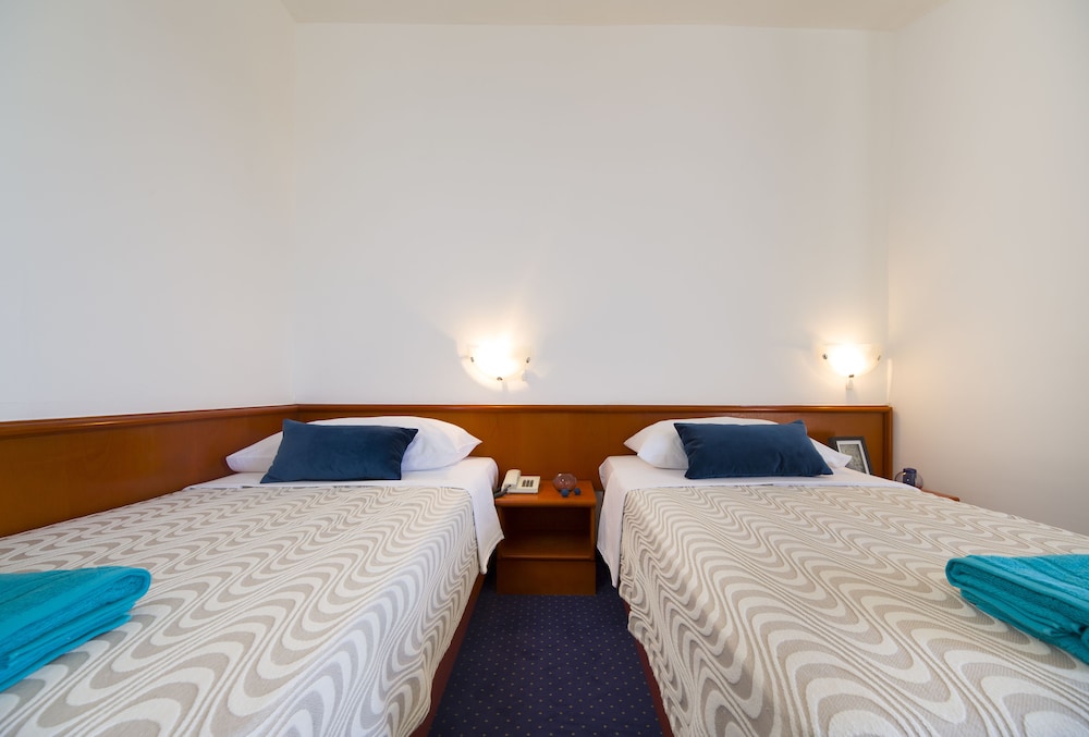 Hotel Laguna — hotel in Gradac