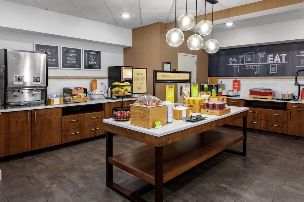 Hampton Inn & Suites Concord Charlotte - photo 30