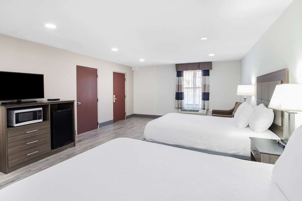 Ramada by Wyndham Hendersonville - photo 11