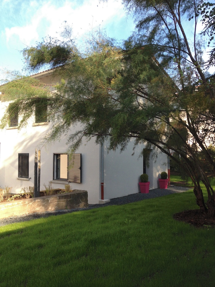 Demeure et Dependance — hotel in Tassin-La-Demi-Lune